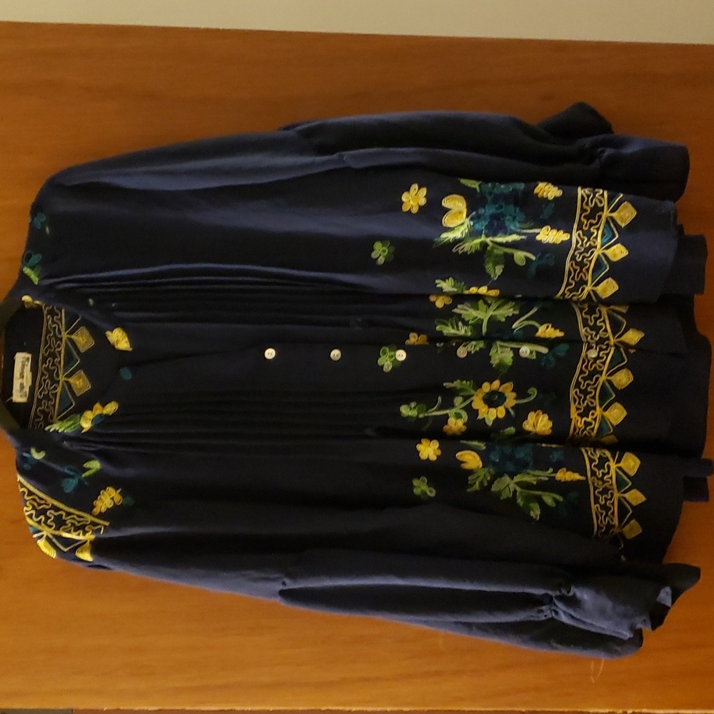 Top - Picture 3 of 3